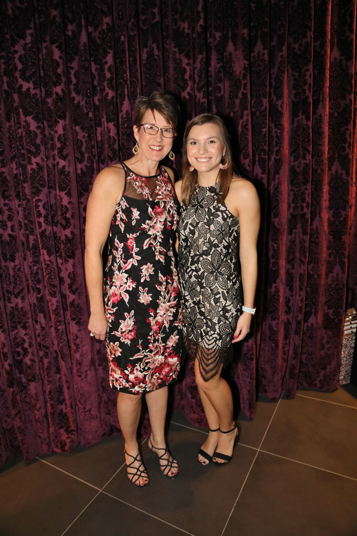 Kristin Lamprecht, Dana Sell